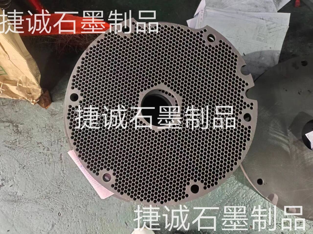 石墨盤(pán)，石墨燒結(jié)盤(pán)，石墨盤(pán)加工，銅管燒結(jié)石墨盤(pán)，導(dǎo)熱燒結(jié)石墨盤(pán)，鐘罩爐石墨盤(pán)，推板爐石墨盤(pán)，石墨盤(pán)生產(chǎn)廠家